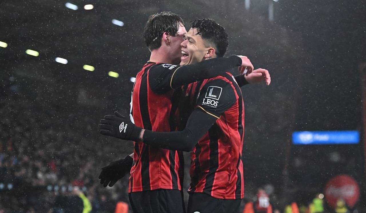 补时绝杀！利物浦轰然倒下，斯洛特不敢相信，第4的位置岌岌可危